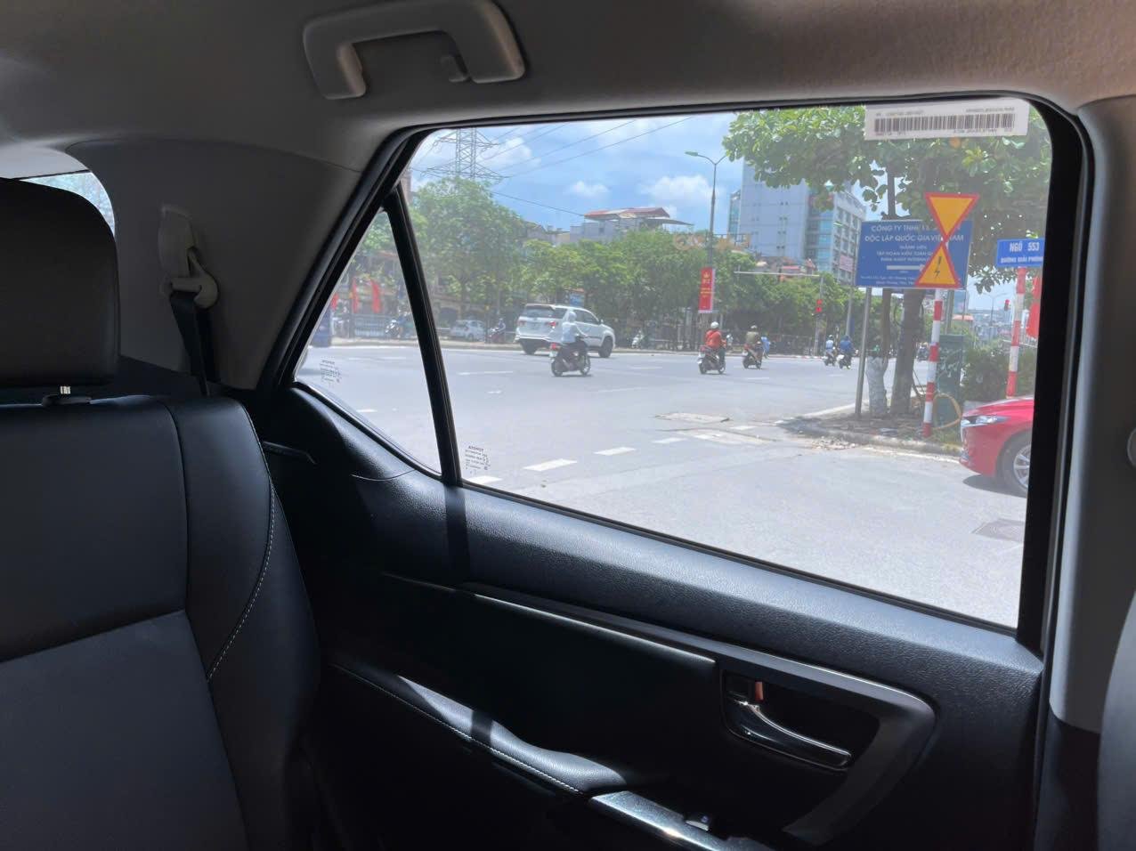 Kính sườn màu đen vừa mã M-650 Phim cách nhiệt không gây nhiễu sóng