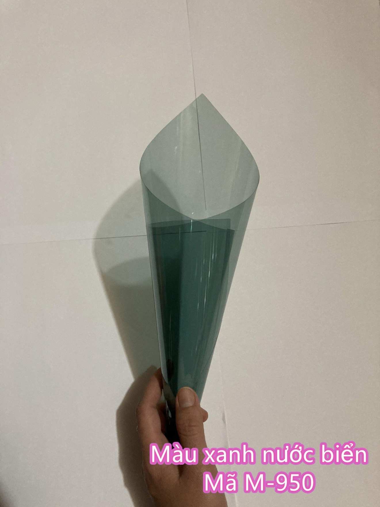 Kính lái màu xanh nước biển mã M-950