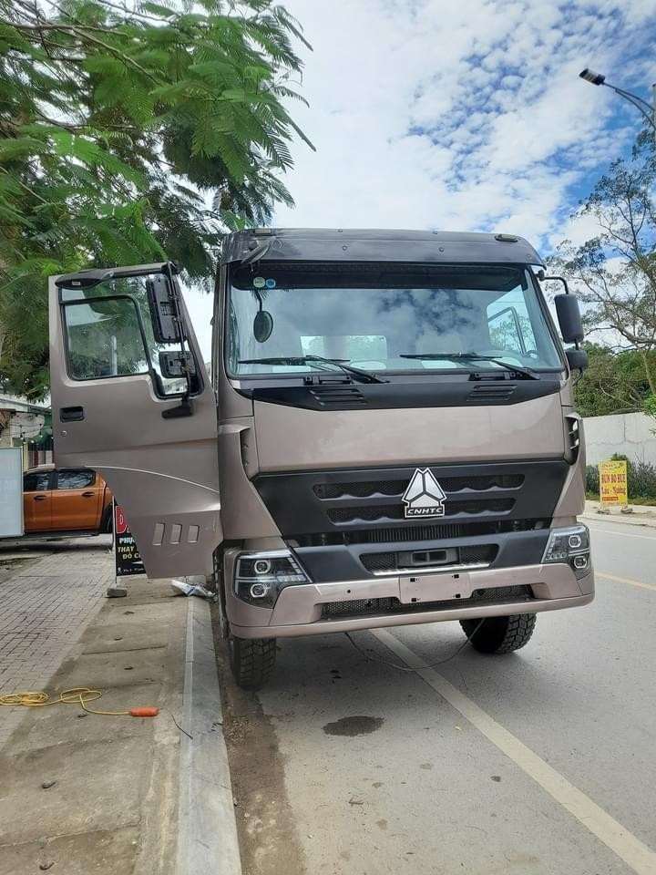 Kính lái màu xanh nước biển mã M-950
