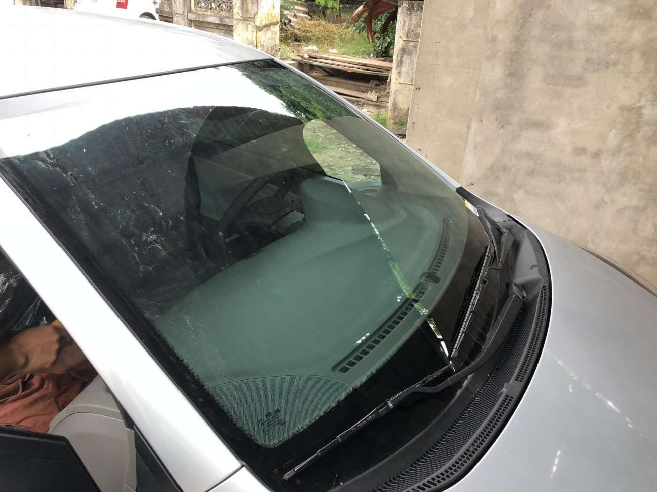Kính lái màu xanh nước biển mã M-950