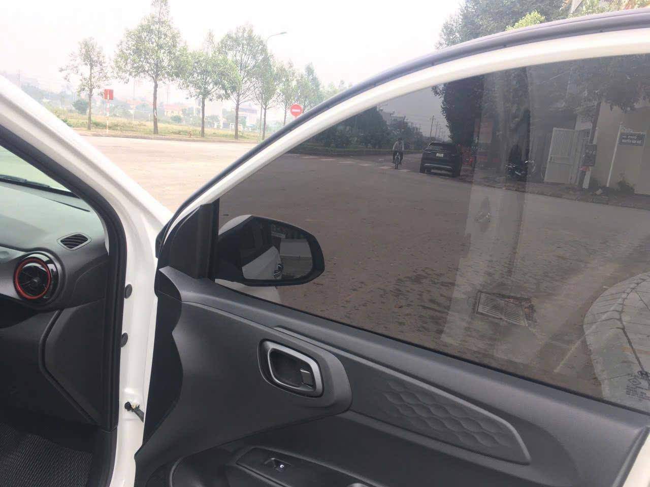 Kính sườn tầm trung màu đen tối mã ATR10 lợi ích dán phim cách nhiệt cho xe hơi