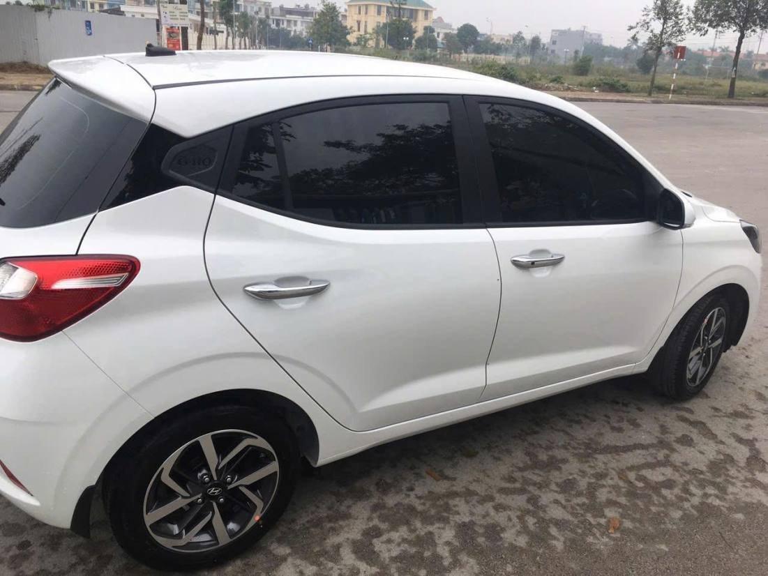 Kính sườn tầm trung màu đen tối mã ATR10 dịch vụ dán phim cách nhiệt uy tín