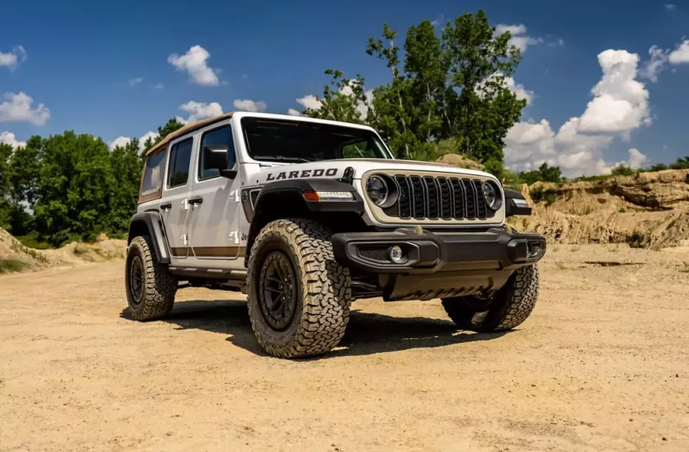 Jeep Wrangler Laredo dùng lốp 35 inch Jeep Wrangler Laredo dùng lốp 35 inch
