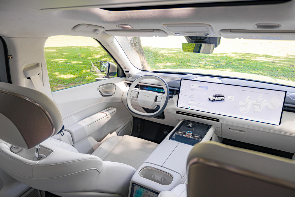 Không gian vị trí người lái trên mẫu SUV cao cấp. Ảnh: Lynk & Co