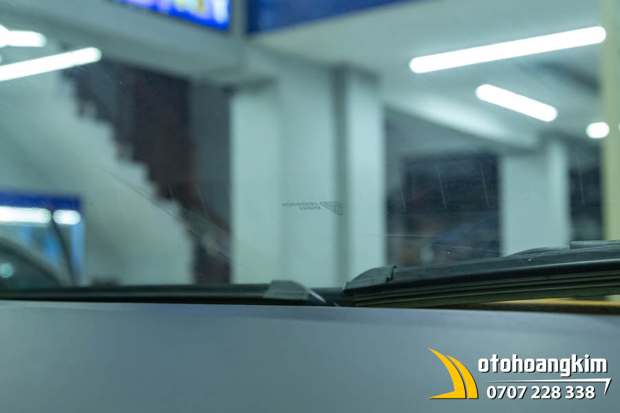 Các dòng phim lớn đều có logo ẩn dưới mặt phim
