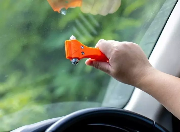 Búa thoát hiểm dạng truyền thống dùng cho ôtô. Ảnh: OldCarsWeekly