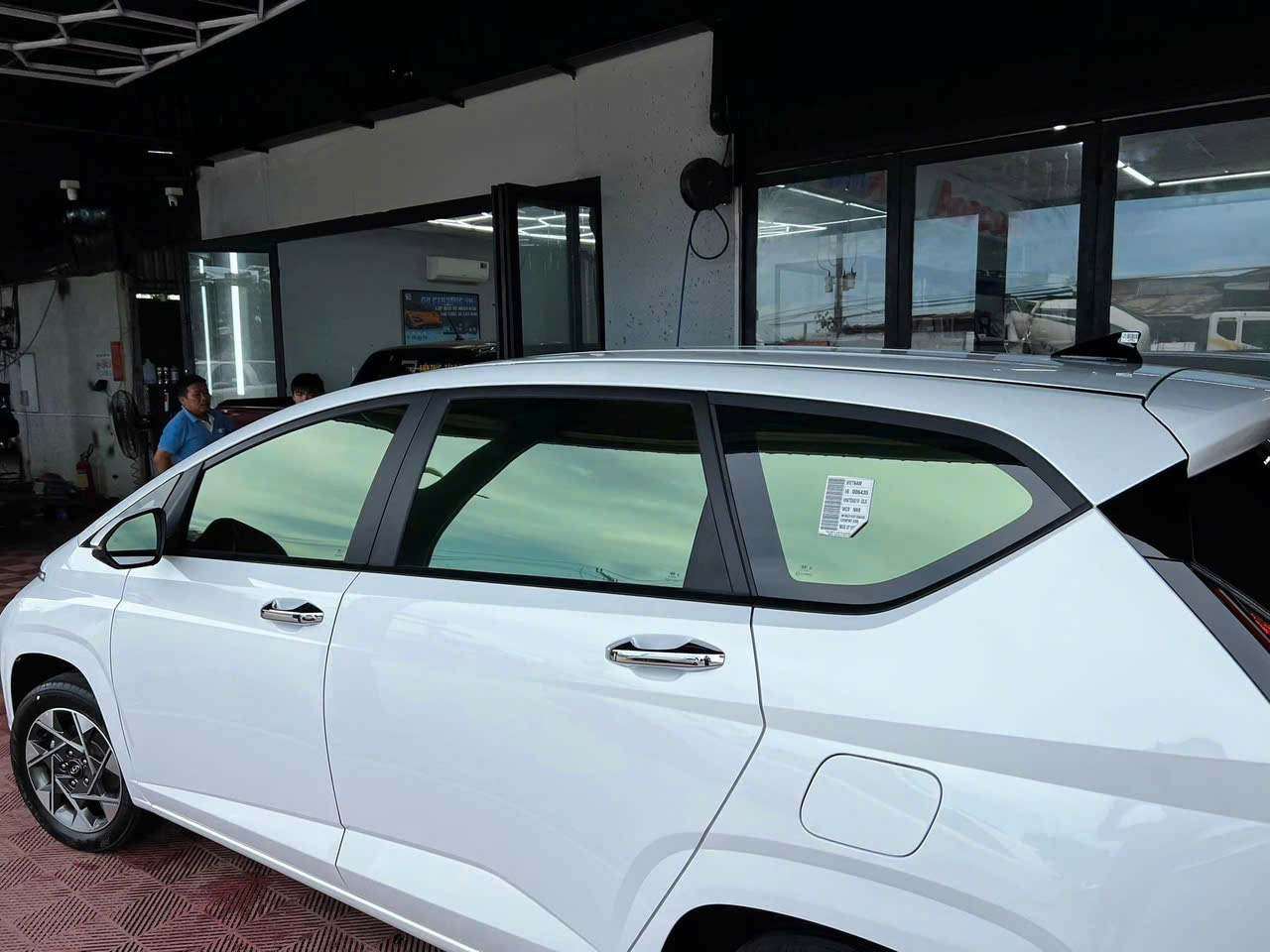 Kính sườn tầm trung màu xanh tráng gương mã N005 Kính sườn màu xanh tráng gương N005